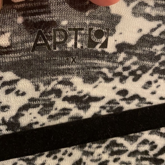 Apt. 9 Black & White Tunic Top 1X - Picture 2 of 5